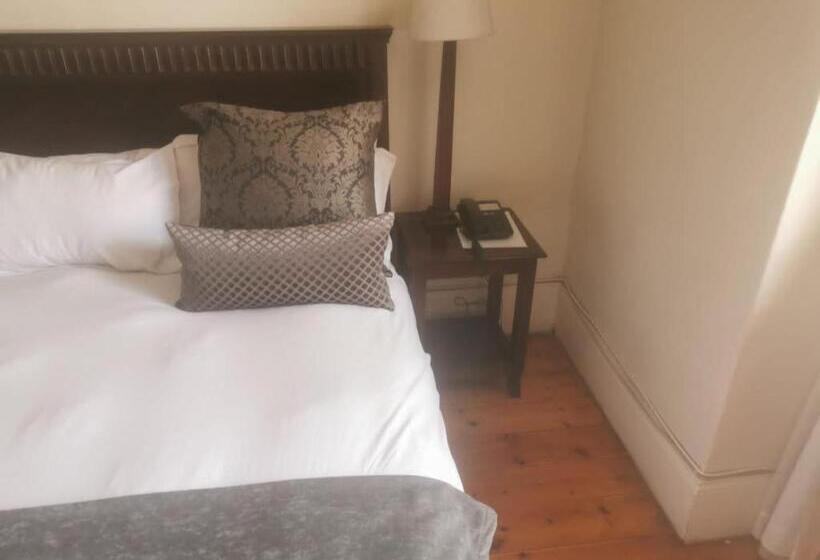 اتاق راحتی, Tom S Place Guest House