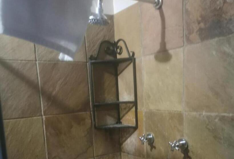 اتاق استاندارد, Tom S Place Guest House
