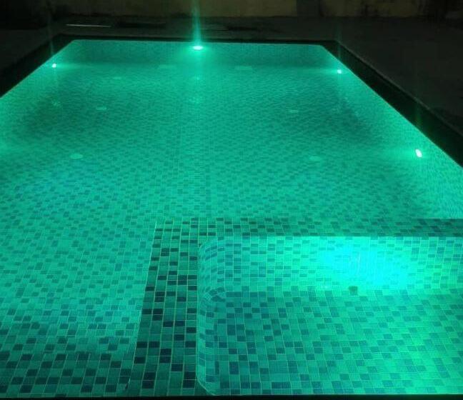 اتاق استاندارد سه تخته با چشم‌انداز استخر, Vcp Beach Resort