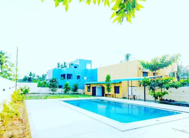 اتاق استاندارد سه تخته با چشم‌انداز استخر, Vcp Beach Resort