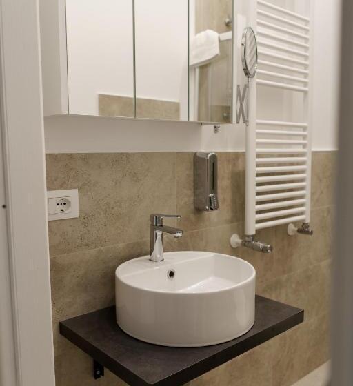 اتاق لوکس با چشم‌انداز دریا, My Place B&b