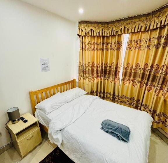 اتاق استاندارد, The Great Falcon Accommodation