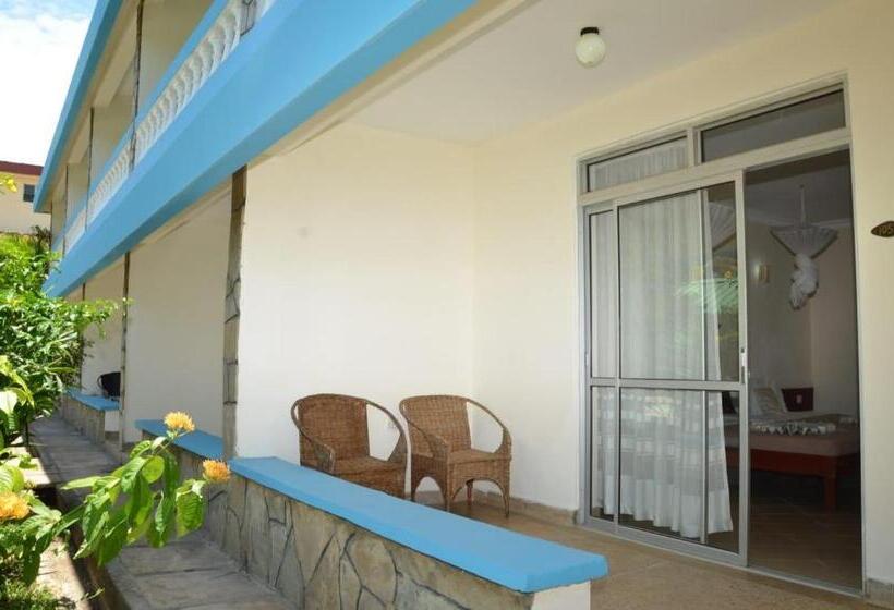 اتاق لوکس با بالکن, Asins Holiday Inn