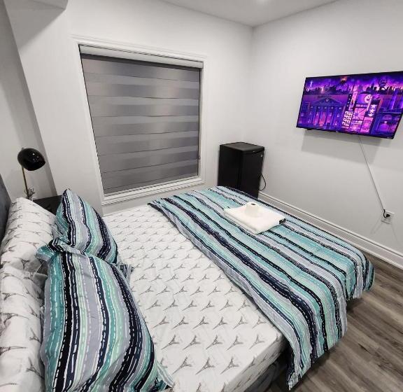 اتاق لوکس, New Modern Cozy Room In Innisfil