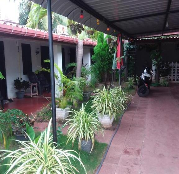 اتاق استاندارد, Leona Guest Inn