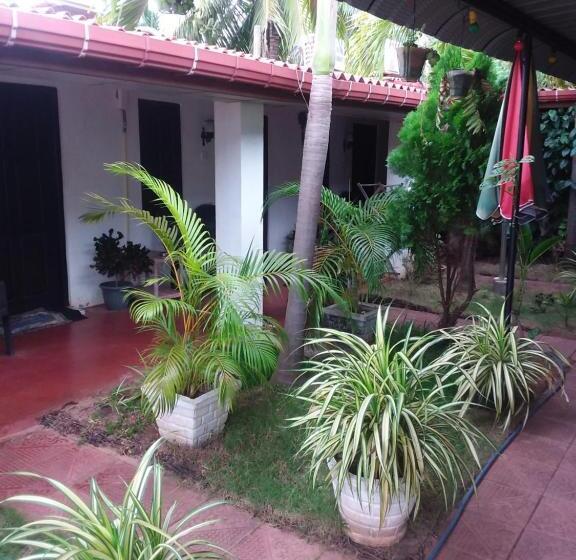 اتاق استاندارد, Leona Guest Inn
