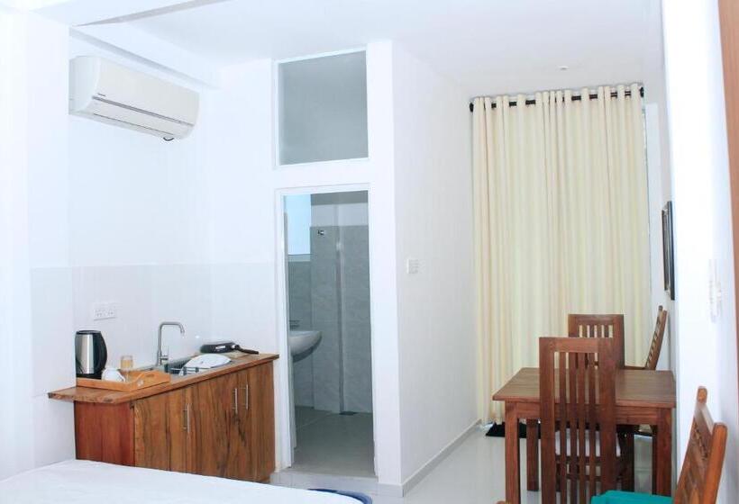 اتاق استاندارد, Vthree Family House