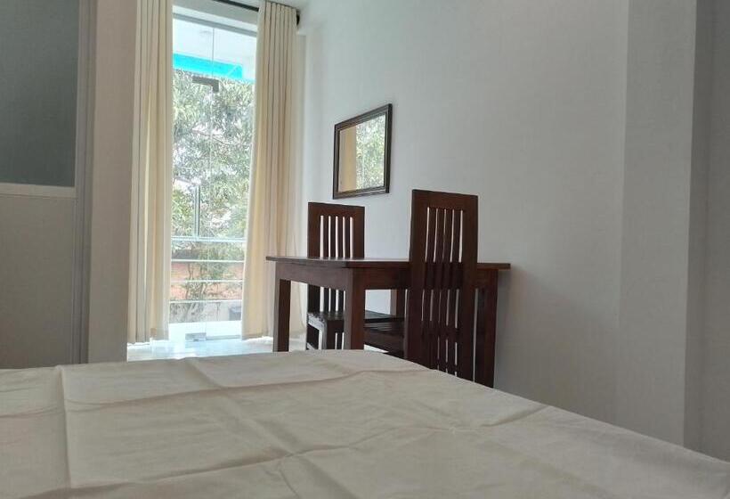 اتاق استاندارد, Vthree Family House