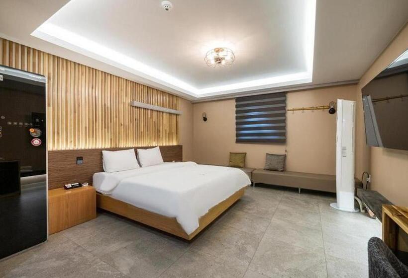 اتاق استاندارد با وان آب گرم, Kkaebi Stay