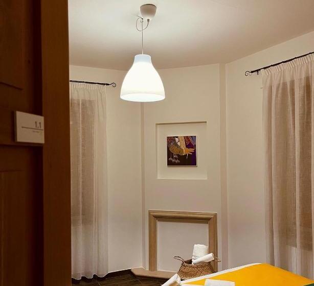 اتاق استاندارد, Carrales Guest House