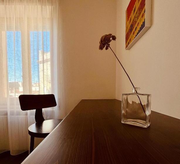 اتاق سوپریور, Carrales Guest House
