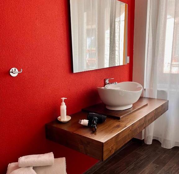 اتاق استاندارد با بالکن, Carrales Guest House