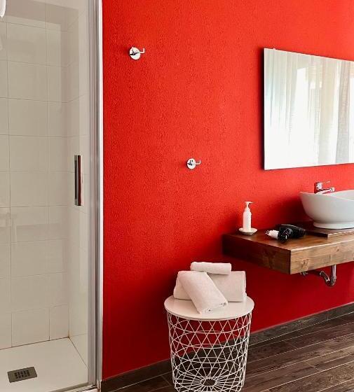 اتاق استاندارد با بالکن, Carrales Guest House
