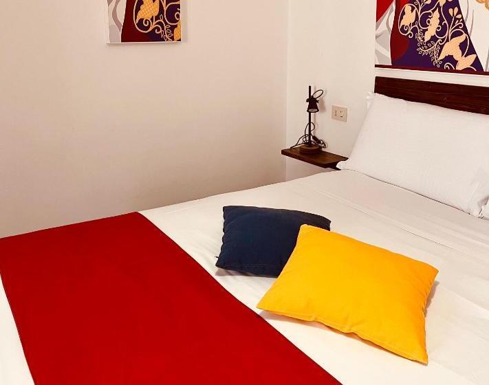 اتاق استاندارد با بالکن, Carrales Guest House