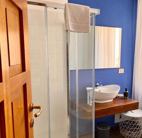 اتاق استاندارد یک نفره, Carrales Guest House