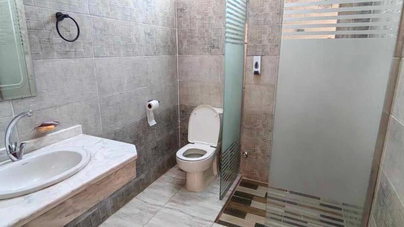 اتاق استاندارد چهارنفره با سرویس بهداشتی مشترک, Dream Garden Luxor