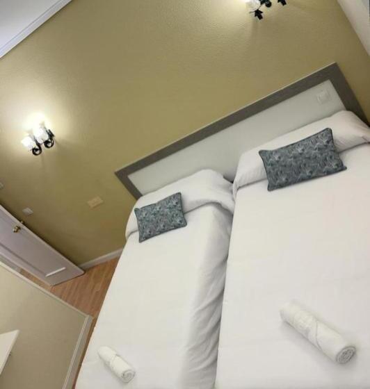 اتاق استاندارد سه نفره, Hostal Restaurante Posada Del Duque