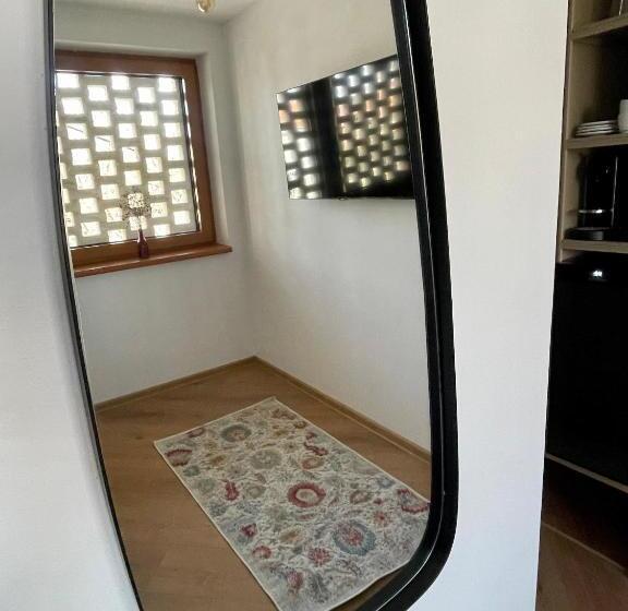 اتاق لوکس, Sklep 38