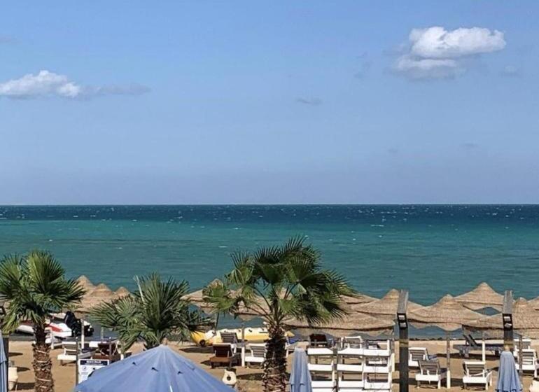 استودیوی استاندارد با چشم‌انداز دریا, Casablanca Star