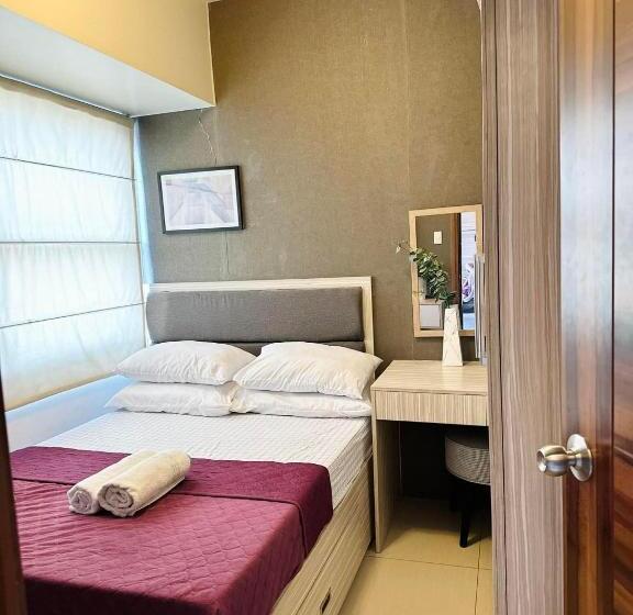 استودیو استاندارد با بالکن, Edwards Bed 3