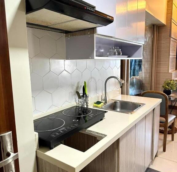 استودیو استاندارد با بالکن, Edwards Bed 3