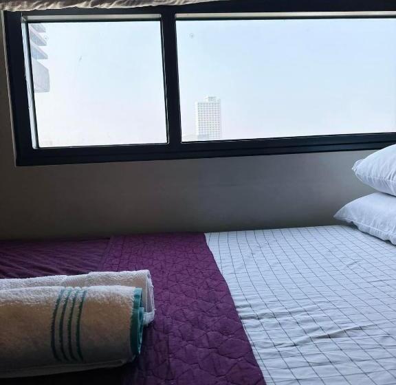 استودیو استاندارد با بالکن, Edwards Bed 3