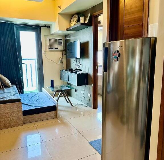 استودیو استاندارد با بالکن, Edwards Bed 3