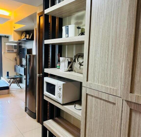 استودیو استاندارد با بالکن, Edwards Bed 3