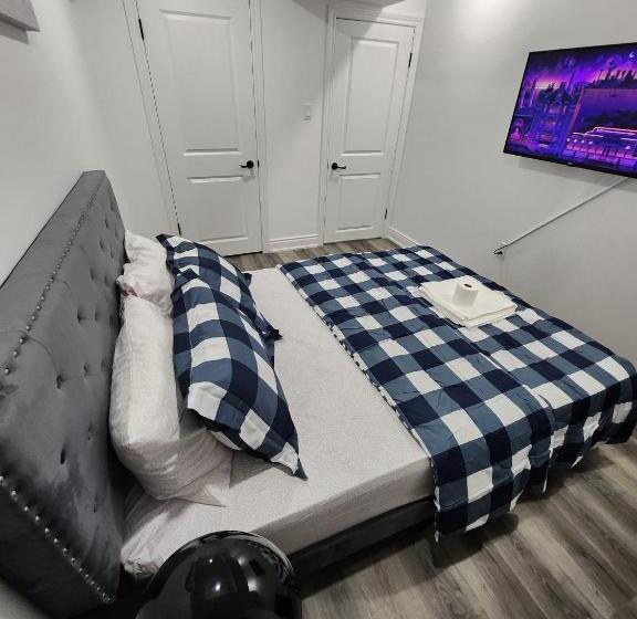 اتاق استاندارد با سرویس بهداشتی مشترک, New Modern Room In Innisfil