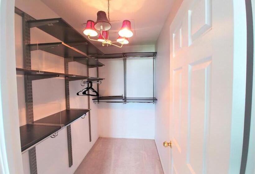 سوییت لوکس, Rooms Near Train Station