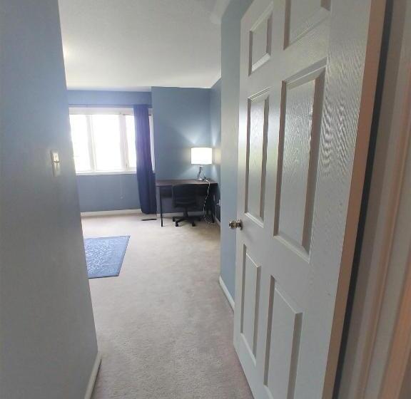 سوییت لوکس, Rooms Near Train Station
