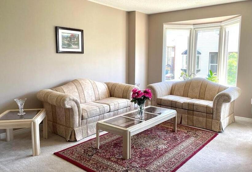 سوییت لوکس, Rooms Near Train Station