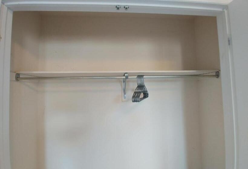 اتاق استاندارد, Rooms Near Train Station