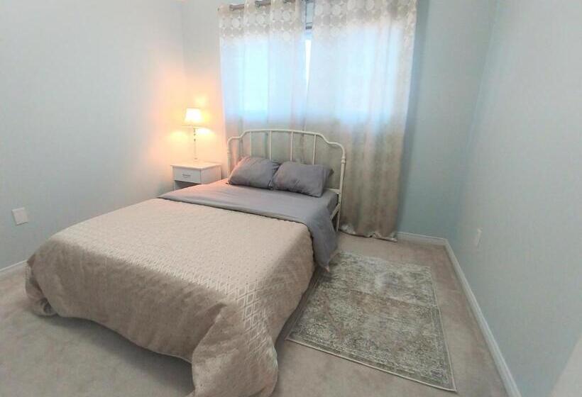اتاق لوکس, Rooms Near Train Station
