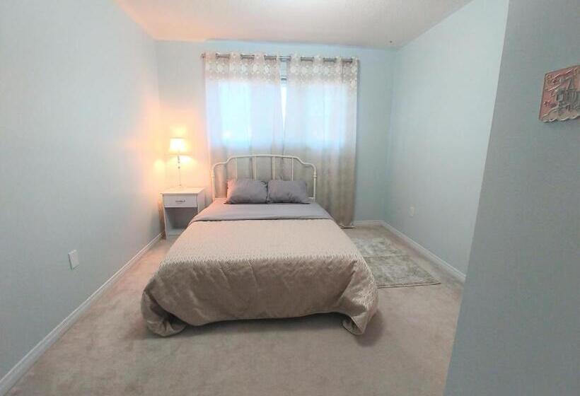 اتاق لوکس, Rooms Near Train Station