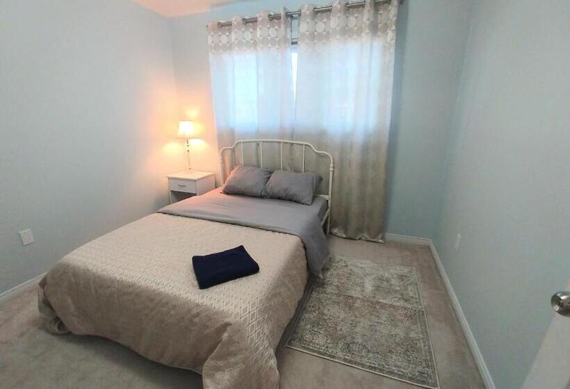 اتاق لوکس, Rooms Near Train Station