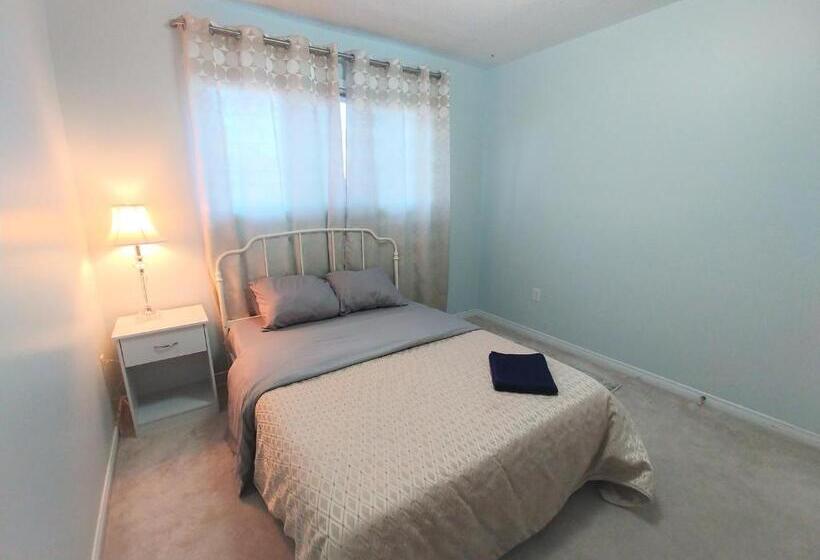 اتاق لوکس, Rooms Near Train Station