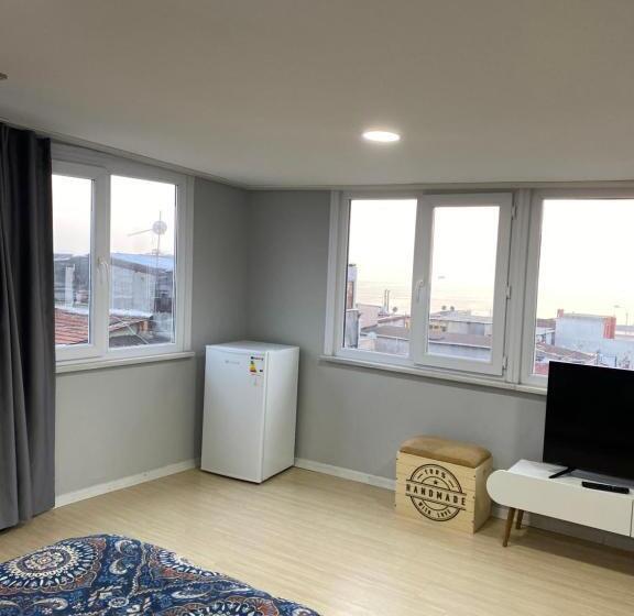 استودیوی استاندارد با چشم‌انداز دریا, Yeldeği̇rmeni̇ Otel