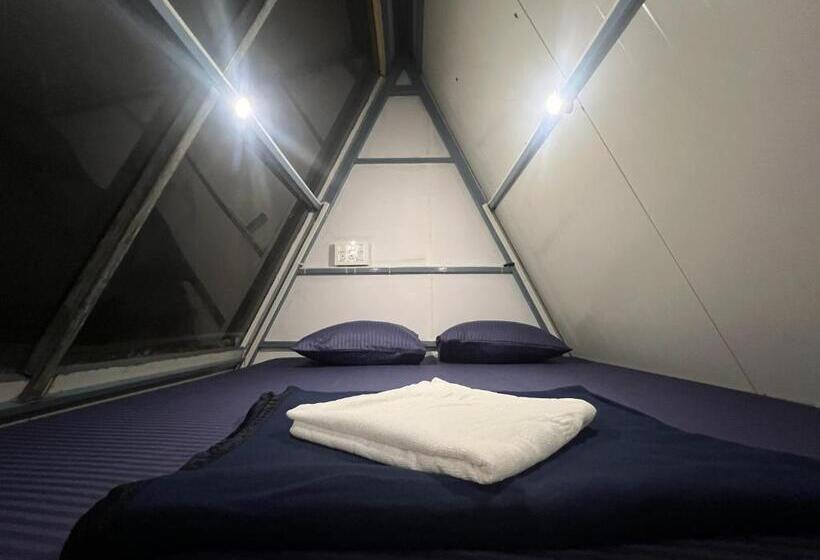 اتاق لوکس با چشم‌انداز دریا, Goko Hostel
