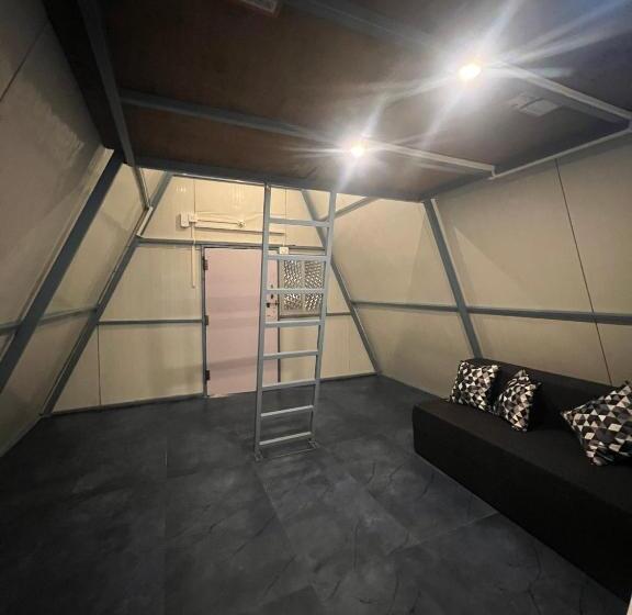 اتاق لوکس با چشم‌انداز دریا, Goko Hostel