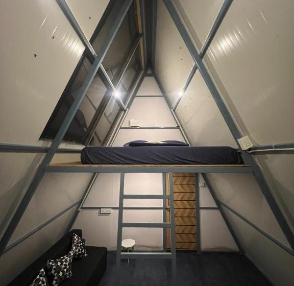 اتاق لوکس با چشم‌انداز دریا, Goko Hostel