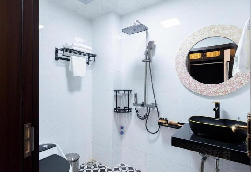 اتاق لوکس با تخت بزرگ, Babeeni Family Hotel Sapa