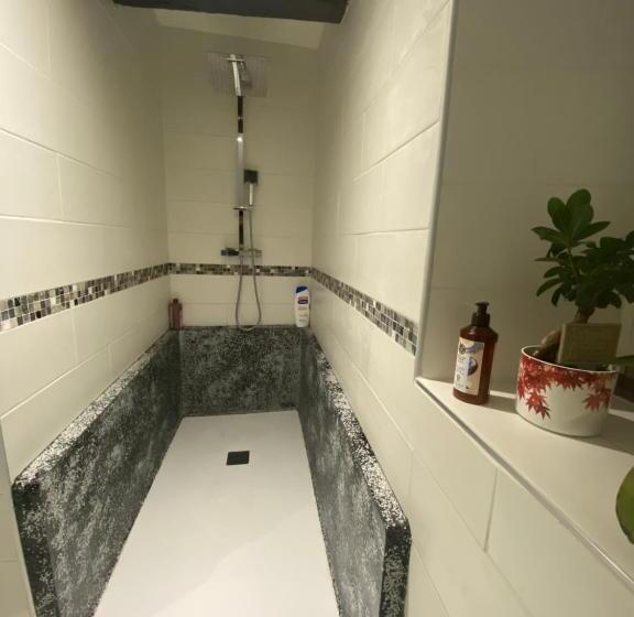 اتاق لوکس, B&b Chez Sylvain