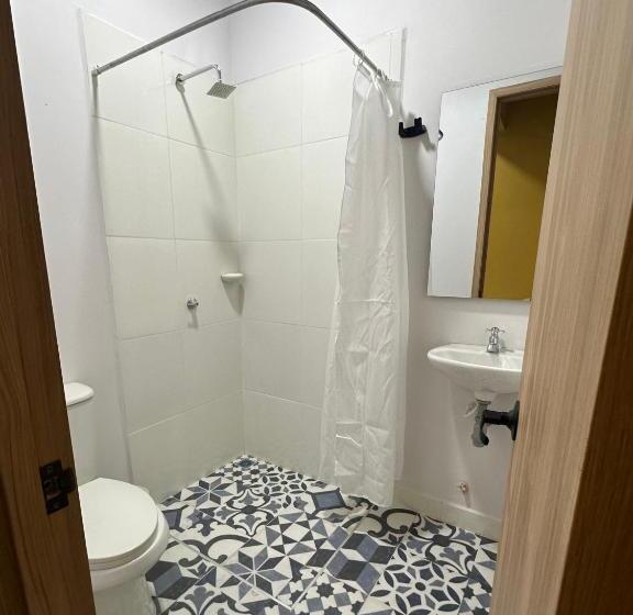 اتاق خانوادگی, Awa House