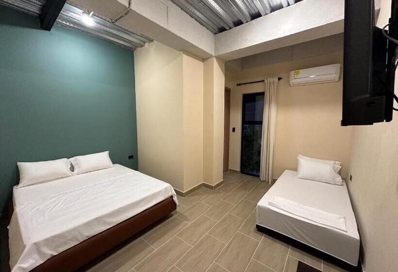 اتاق خانوادگی, Awa House