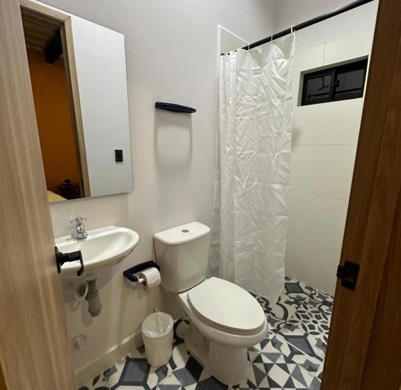 اتاق لوکس خانوادگی, Awa House