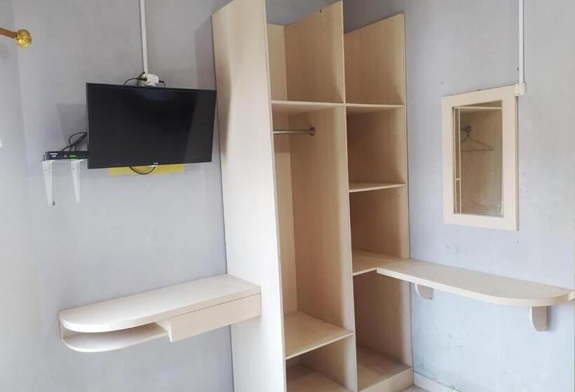 اتاق استاندارد یک نفره, Reddoorz At Deamartaloka Colomadu Solo