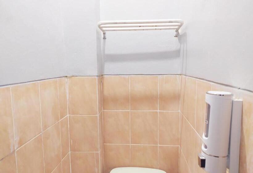 اتاق استاندارد یک نفره, Reddoorz At Deamartaloka Colomadu Solo