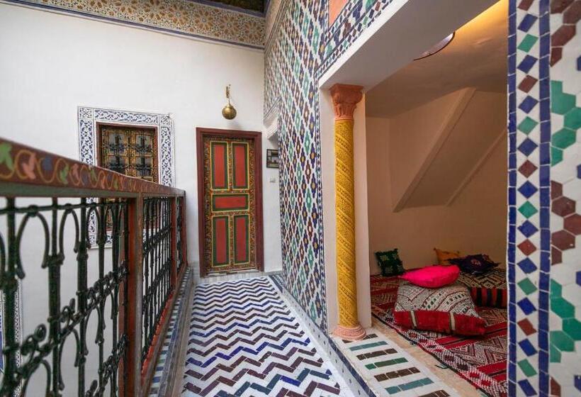اتاق استاندارد چهار تخته, Riad Fez Qamar