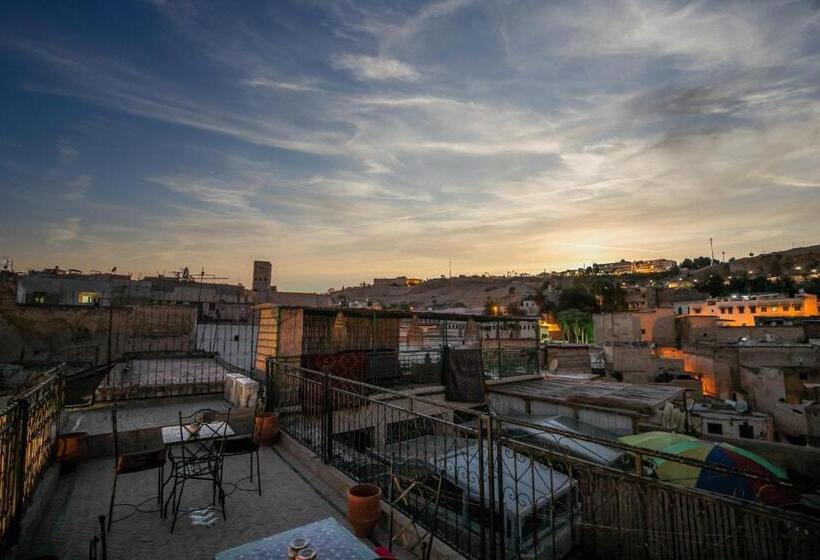 اتاق استاندارد چهار تخته, Riad Fez Qamar